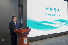 采用企融合编班”模式